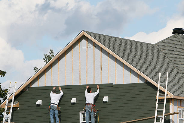 Professional Siding Contractor technician working in Rochester, IL